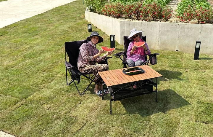 [서울=뉴시스] 모델 한혜진(왼쪽). (사진=한혜진 인스타그램 캡처) 2025.09.05. photo@newsis.com *재판매 및 DB 금지