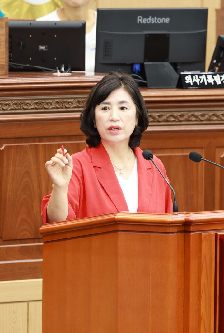 [창원=뉴시스] 구점득 경남 창원시의원이 5일 제146회 임시회 제3차 본회의에서 시정질문을 하고 있다. (사진=창원시의회 제공) 2025.09.05. photo@newsis.com *재판매 및 DB 금지