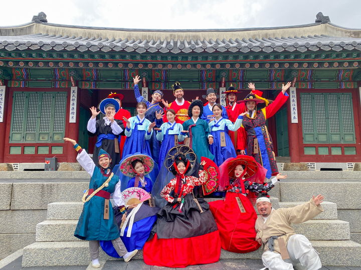 [영주=뉴시스] '2025 한가위 큰잔치' 사절단 (사진=영주문화관광재단 제공) 2025.09.05. photo@newsis.com *재판매 및 DB 금지