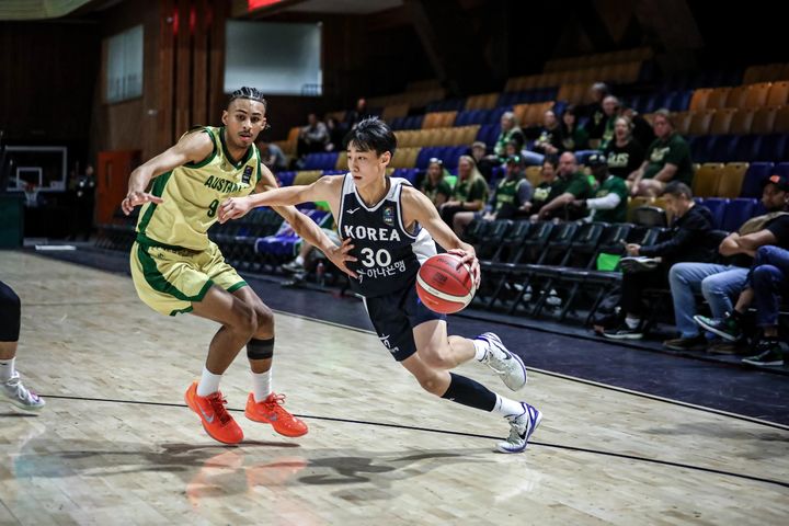 [서울=뉴시스] 한국 16세 이하(U-16) 남자 농구 대표팀의 박태준. (사진=FIBA 홈페이지 캡처) 2025.09.05. photo@newsis.com *재판매 및 DB 금지