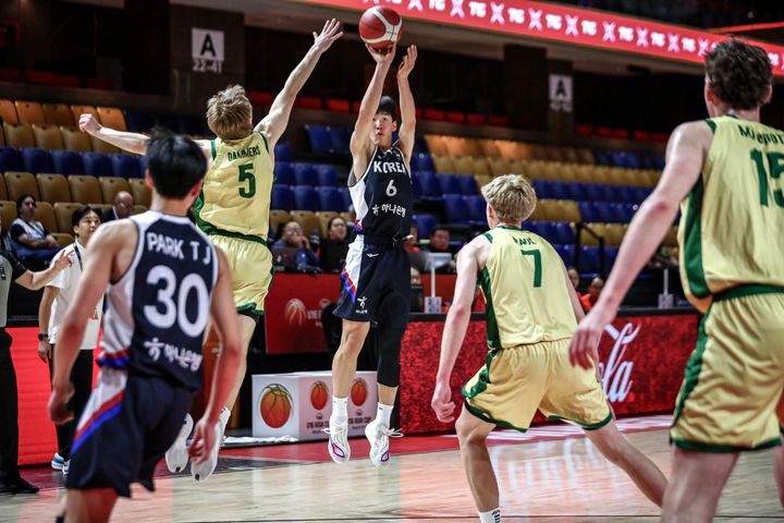 [서울=뉴시스] 한국 16세 이하(U-16) 남자 농구 대표팀의 이승현. (사진=FIBA 홈페이지 캡처) 2025.09.05. photo@newsis.com *재판매 및 DB 금지