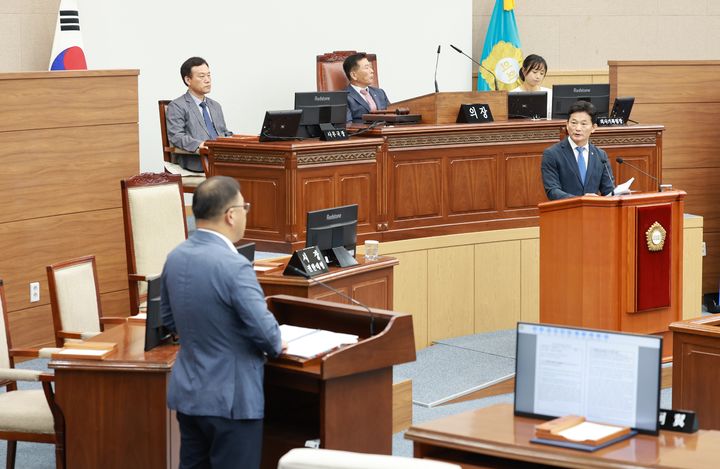 [창원=뉴시스] 박해정 경남 창원시의원이 5일 제146회 임시회 제3차 본회의에서 시정질문을 하고 있다. (사진=창원시의회 제공) 2025.09.05. photo@newsis.com *재판매 및 DB 금지