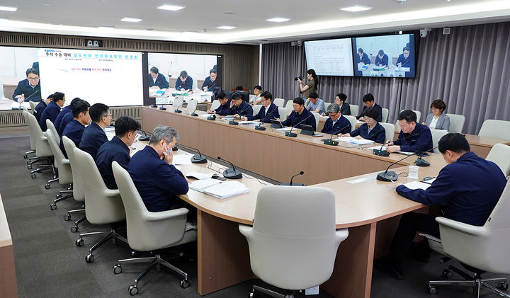 [서울=뉴시스] 한국철도공사(코레일)는 5일 오전 대전사옥에서 영상회의를 열고, 추석 대수송 대비 열차 안전운행 확보를 위한 철도 차량 안전 대책에 대해 논의하고 있다. 2025.09.06. (사진=코레일 제공) photo@newsis.com *재판매 및 DB 금지
