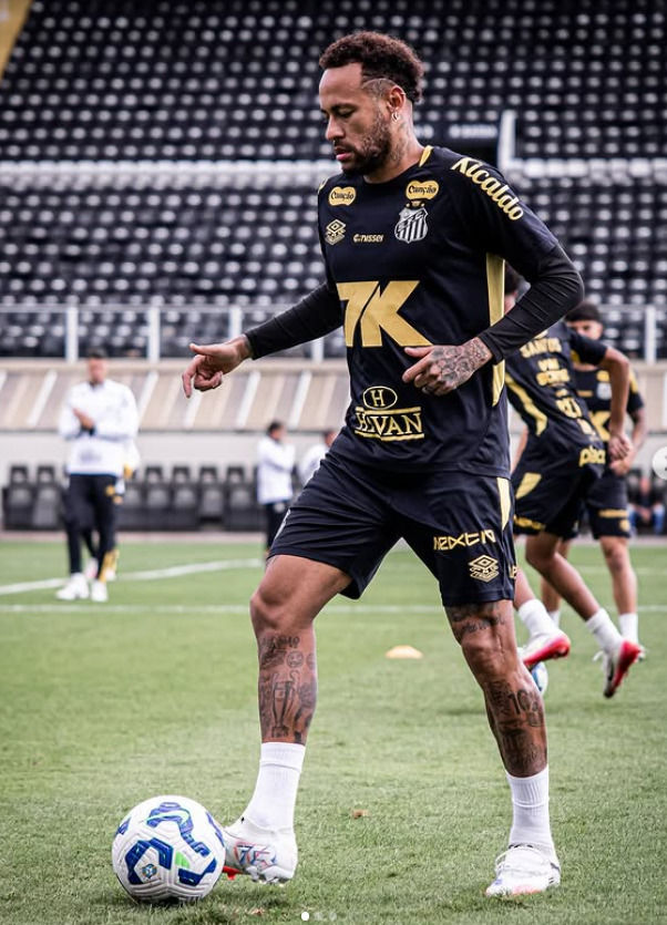 [뉴시스]네이마르는 재산이 약8억4600만 파운드(약 1조5800억 원)에 달하는 억만장자의 유산을 물려받을 상속자로 지정됐다.(사진=인스타그램-@santosfc 캡쳐).2025.09.05 *재판매 및 DB 금지