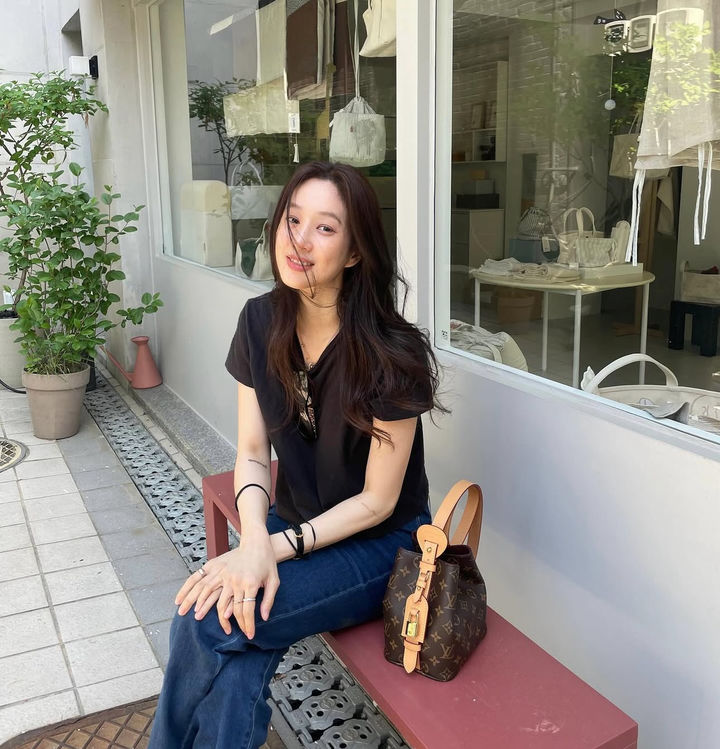 [서울=뉴시스] 배우 정려원. (사진=정려원 인스타그램 캡처) 2025.09.05. photo@newsis.com *재판매 및 DB 금지