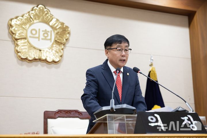 [양주=뉴시스] 윤창철 의장이 제380회 임시회 제1차 본회의를 주재하고 있다. (사진=양주시의회 제공) 2025.09.05 photo@newsis.com