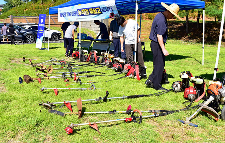 [광주=뉴시스] 광주농업기술센터 예초기 무상점검. (사진=광주농업기술센터 제공). photo@newsis.com *재판매 및 DB 금지