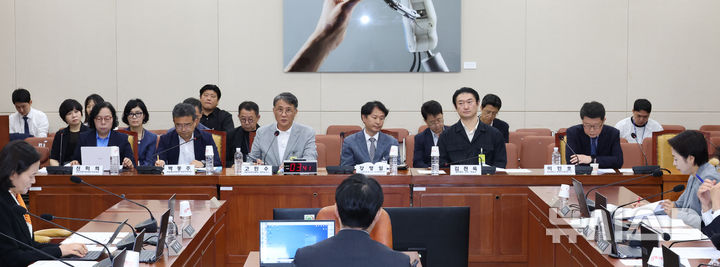 [서울=뉴시스] 김금보 기자 = 5일 오전 서울 여의도 국회에서 열린 과학기술정보방송통신위원회 전체회의에 방송 미디어 통신 거버넌스 개편 공청회 진술인들이 참석해 있다. 2025.09.05. kgb@newsis.com
