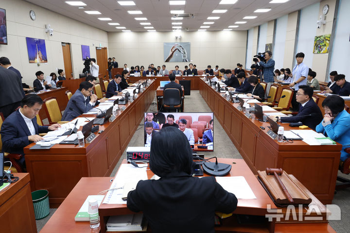 [서울=뉴시스] 김금보 기자 = 5일 오전 서울 여의도 국회에서 열린 과학기술정보방송통신위원회 전체회의에서 방송 미디어 통신 거버넌스 개편 공청회가 열리고 있다. 2025.09.05. kgb@newsis.com