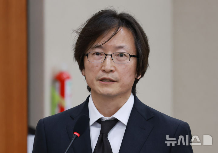 [서울=뉴시스] 고승민 기자 = 주병기 공정거래위원장 후보자가 5일 서울 여의도 국회에서 열린 정무위원회의 인사청문회에서 선서를 하고 있다. 2025.09.05. kkssmm99@newsis.com