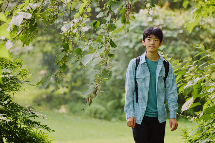 [도쿄=AP/뉴시스]6일 성년식을 치르는 일본 히사히토(悠仁) 왕자가 지난 7월7일 도쿄 북동쪽 쓰쿠바(筑波)의 쓰쿠바 대학 구내에서 포즈를 취하고 있다. 그의 성년식은 일본 왕실에서 40년 만에 처음으로 열리는 왕자의 성년식이다. 문제는 그의 성년식이 일본 왕실에서 남성으로서 성년식을 갖는 마지막이 될 가능성이 있다는 것이다. 2025.09.06.