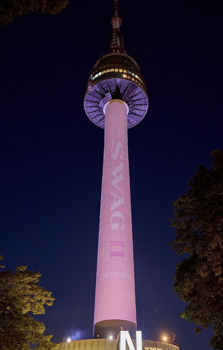 [서울=뉴시스] 저스틴 비버, 남산 YTN서울타워. (사진 = 유니버설뮤직 제공) 2025.09.05. photo@newsis.com *재판매 및 DB 금지