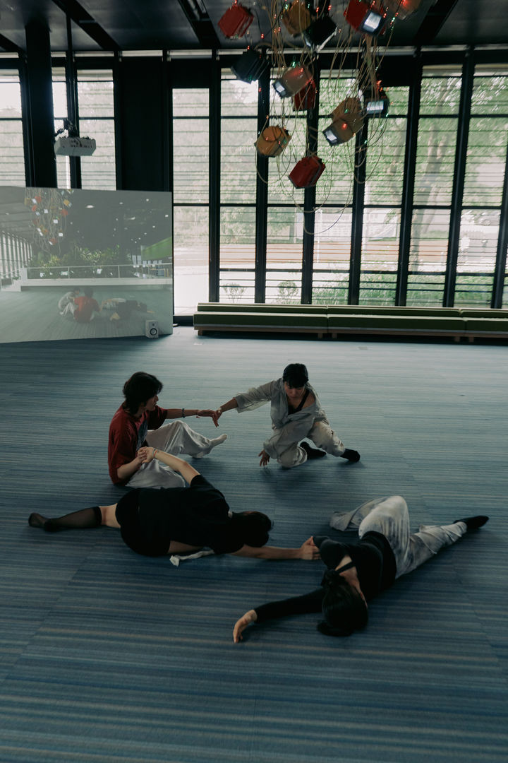 백남준아트센터 '몸 오르기' 퍼포먼스 *재판매 및 DB 금지