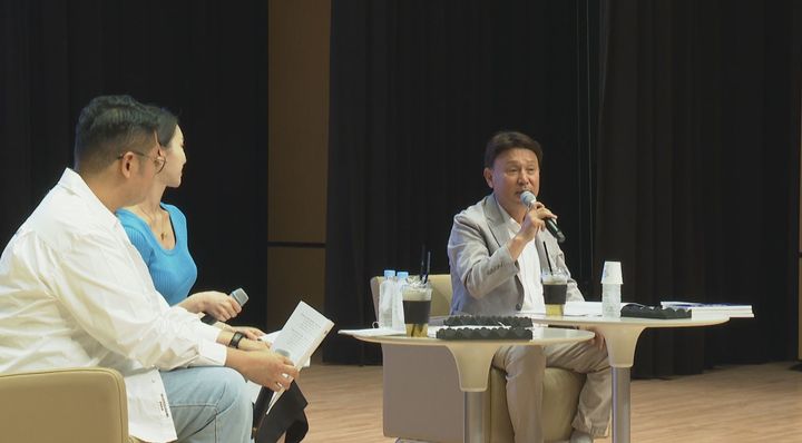 시민 질문에 답하는 강임준 군산시청 (사진=군산시 제공) *재판매 및 DB 금지