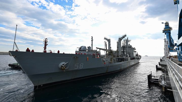 [강릉=뉴시스] 해군이 강릉 가뭄 극복을 위해 군수지원함인 대청함을 투입했다.(사진=해군 1함대 제공)photo@newsis.com *재판매 및 DB 금지