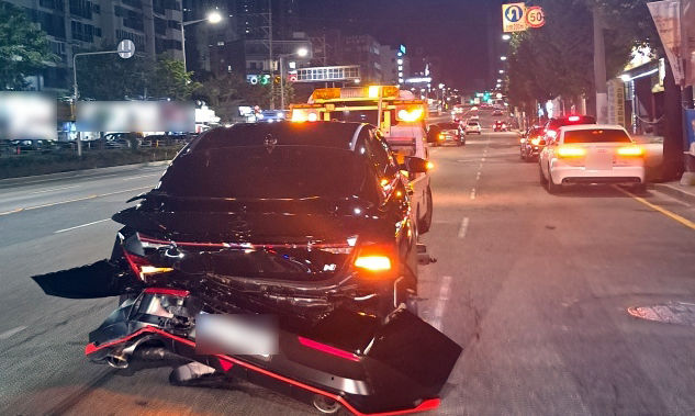 [부산=뉴시스] 5일 오후 부산 사하구의 한 도로에서 발생한 3중 추돌사고. (사진=부산경찰청 제공) 2025.09.06. photo@newsis.com&nbsp; *재판매 및 DB 금지