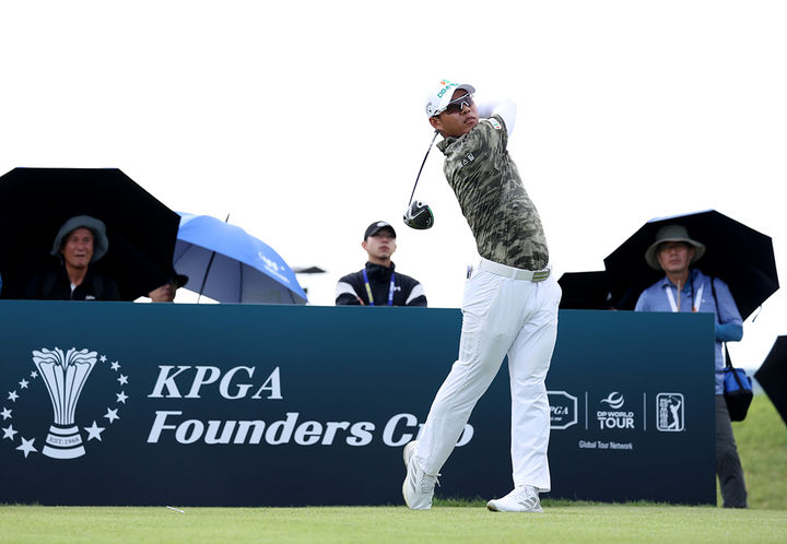 [서울=뉴시스] 한국프로골프(KPGA) 투어 파운더스컵 셋째 날 단독 선두로 도약한 문도엽. (사진=KPGA 홈페이지 캡처) 2025.09.06. photo@newsis.com *재판매 및 DB 금지