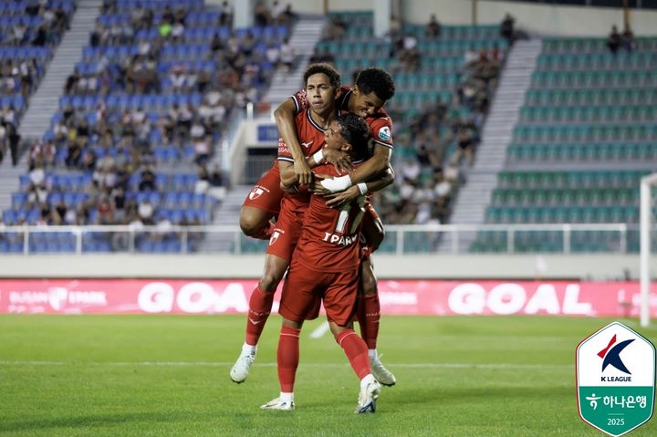 [서울=뉴시스] 프로축구 K리그2 부산 아이파크. (사진=한국프로축구연맹 제공) *재판매 및 DB 금지