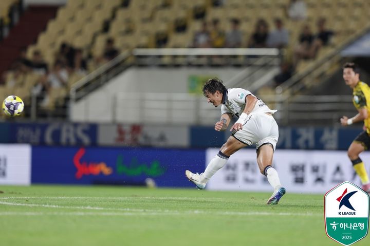 [서울=뉴시스] 프로축구 K리그2 서울이랜드FC의 에울레르. (사진=한국프로축구연맹 제공) *재판매 및 DB 금지