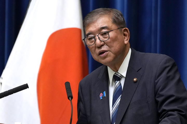 [도쿄=AP/뉴시스]이시바 시게루 일본 총리가 지난 7일 도쿄 총리 관저에서 기자회견을 가지고 사임을 표명하고 있다. 일본 자민당은 9일 이시바 시게루(石破茂) 총리의 후임을 선택하는 자민당 총재 선거를 9월22일 고시하고 국회의원 투표는 10월4일 실시하기로 결정했다고 NHK가 보도했다. 2025.09.09.
