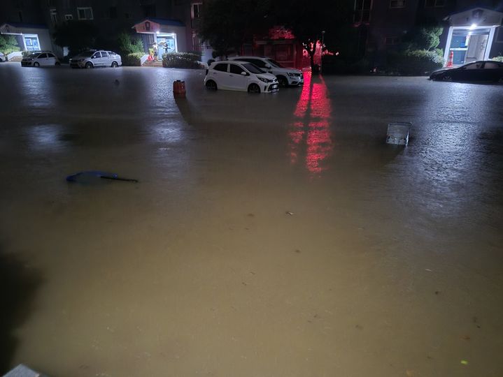 군산=고석중 기자=7일 새벽 전북 군산시 문화동 일대가 극한 호우로 물에 잠겨있다. 2025.09.07 *재판매 및 DB 금지