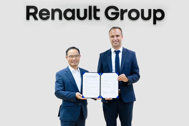 [서울=뉴시스] 5일 르노코리아는 서울시 강남구 르노코리아 서울사무소에서 대한LPG협회와 'LPDi 하이브리드 자동차 양산 개발을 위한 업무협약'을 체결했다.(사진제공=르노코리아). 2025.9.7. photo@newsis.com *재판매 및 DB 금지