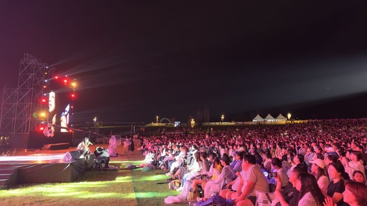 평화의 문을 연 'DMZ OPEN 콘서트'…1만2000여명 운집