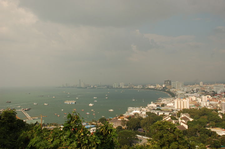 [서울=뉴시스] 태국 파타야 해변에서 인도인 관광객이 트렌스젠더 여성에게 성매매 조건을 이유로 성적 접촉을 시도하다 하이힐로 머리를 가격 당하는 사건이 발생했다. 사진은 파타야 전경. (사진 = 유토이미지) 2025.09.07. *재판매 및 DB금지 *재판매 및 DB 금지