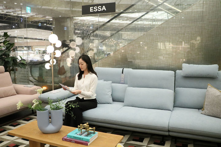 [대구=뉴시스] 대구 신세계백화점은 7층 본 매장과 행사장에서 '가구대전'을 열고 인기 브랜드 가구와 침대를 할인 판매한다. (사진 = 대구 신세계백화점 제공) 2025.09.07. photo@newsis.com *재판매 및 DB 금지