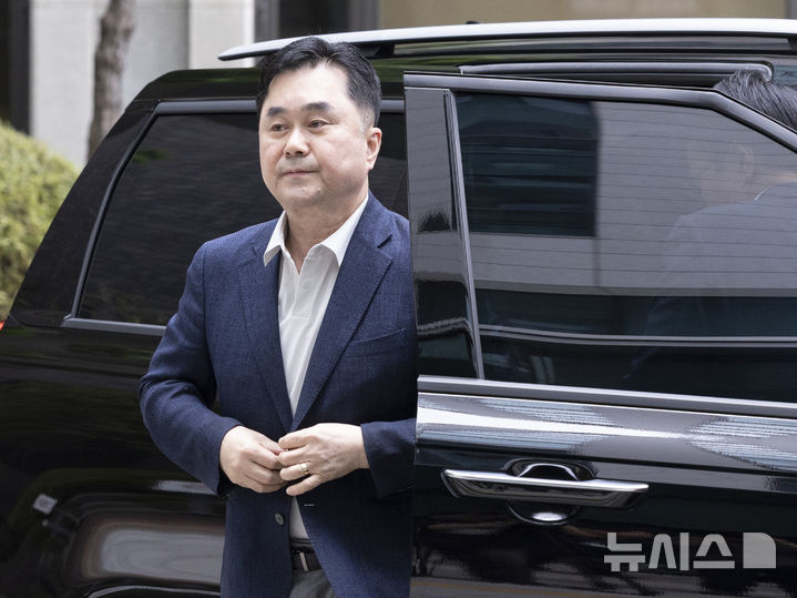 [서울=뉴시스] 김근수 기자 = 김종민 무소속 의원이 7일 서울 서초구 서울고등법원에 마련된 내란 특검팀 (특별검사 조은석) 사무실에 참고인 자격으로 출석하고 있다. 2025.09.07. ks@newsis.com