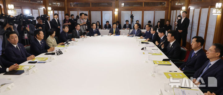 [서울=뉴시스] 황준선 기자 = 김민석 국무총리가 7일 서울 종로구 삼청동 국무총리공관에서 열린 고위당정협의회에서 발언하고 있다. (공동취재) 2025.09.07. photo@newsis.com