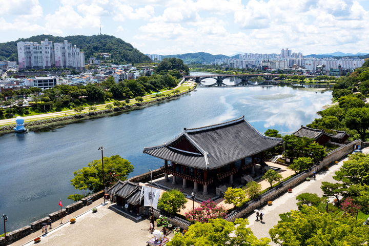 [진주=뉴시스]진주 8경 '진주성'.(사진=진주시 제공).2025.09.08.photo@newsis.com *재판매 및 DB 금지