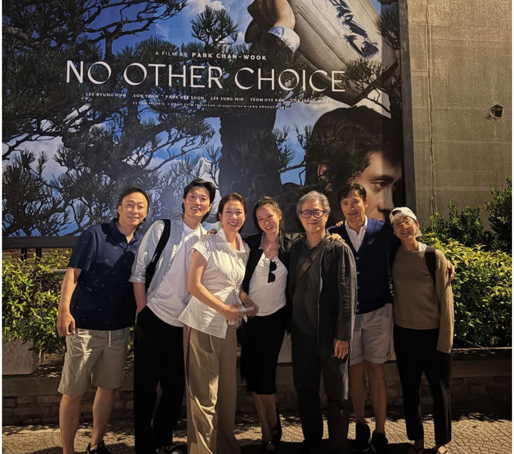 [서울=뉴시스] 배우 손예진(가운데). (사진=손예진 인스타그램 캡처) 2025.09.08. photo@newsis.com *재판매 및 DB 금지