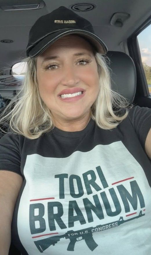 [뉴시스] 지난 4일(현지 시간) 미국 이민당국이 조지아주 한국 공장에서 대규모 단속을 벌인 배경에 이 지역 극우 성향 공화당 정치인 토리 브래넘의 제보가 있었던 것으로 드러났다.. (사진=토리 브래넘 페이스북 캡처) 2025.09.08 *재판매 및 DB 금지