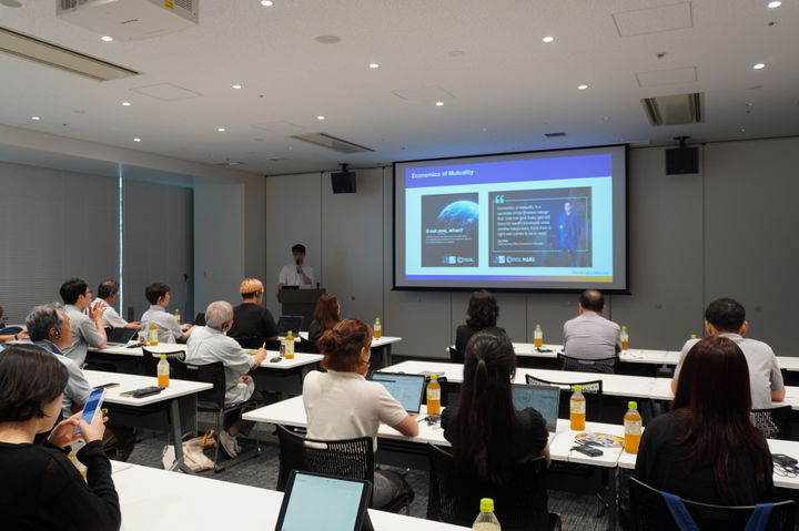 [서울=뉴시스] 제5회 한일 리빙랩 네트워크 포럼에서 신현상 한양대 글로벌사회혁신단장이 발표하고 있다. (사진=한양대 제공) 2025.09.08. photo@newsis.com *재판매 및 DB 금지