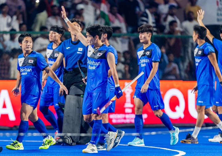 [서울=뉴시스]한국 남자 하키 대표팀이 지난 7일(현지 시간) 인도 라즈기르에서 열린 제12회 남자 하키 아시아컵 대회 마지막 날 인도와의 결승에서 1-4로 패해 준우승을 차지했다. (사진=대한하키협회 제공) 2025.09.08. photo@nwsis.com *재판매 및 DB 금지