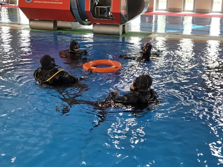 [대구=뉴시스] 대구 달서소방서는 수난사고 발생 시 구조대원의 인명구조 역량 강화를 위해 집중 훈련을 한다. (사진=대구 달서소방서 제공) 2025.09.08. photo@newsis.com&nbsp; *재판매 및 DB 금지