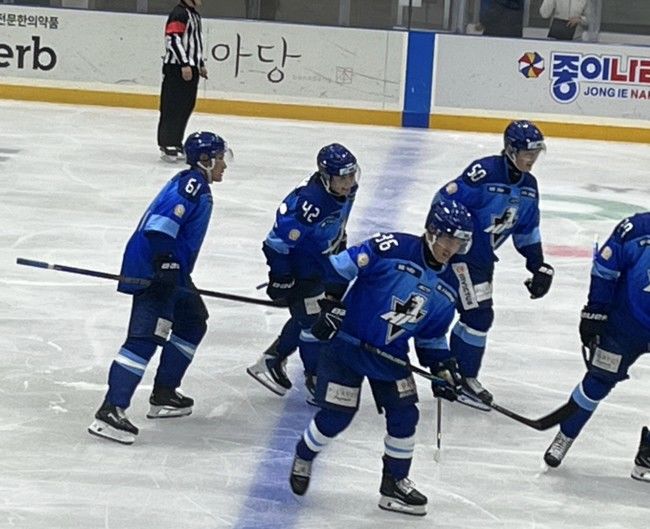 [서울=뉴시스]HL 안양이 8일 HL 안양 아이스링크에서 열린 2025 LG 코리아 아이스하키리그 준결승에서 전정우(1골 2어시스트)와 한자와 치카라(2골) 등의 활약을 앞세워 연세대를 5-0으로 완파했다. (사진=HL 안양 제공) 2025.09.08. photo@newsis.com *재판매 및 DB 금지