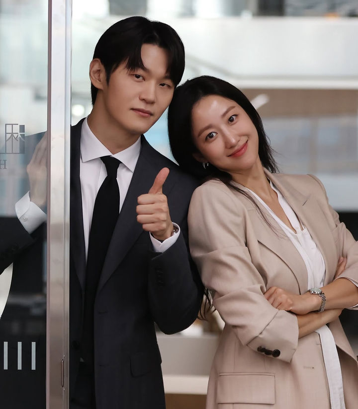 [서울=뉴시스] 배우 전혜빈(오른쪽). (사진=전혜빈 인스타그램 캡처) 2025.09.08. photo@newsis.com *재판매 및 DB 금지