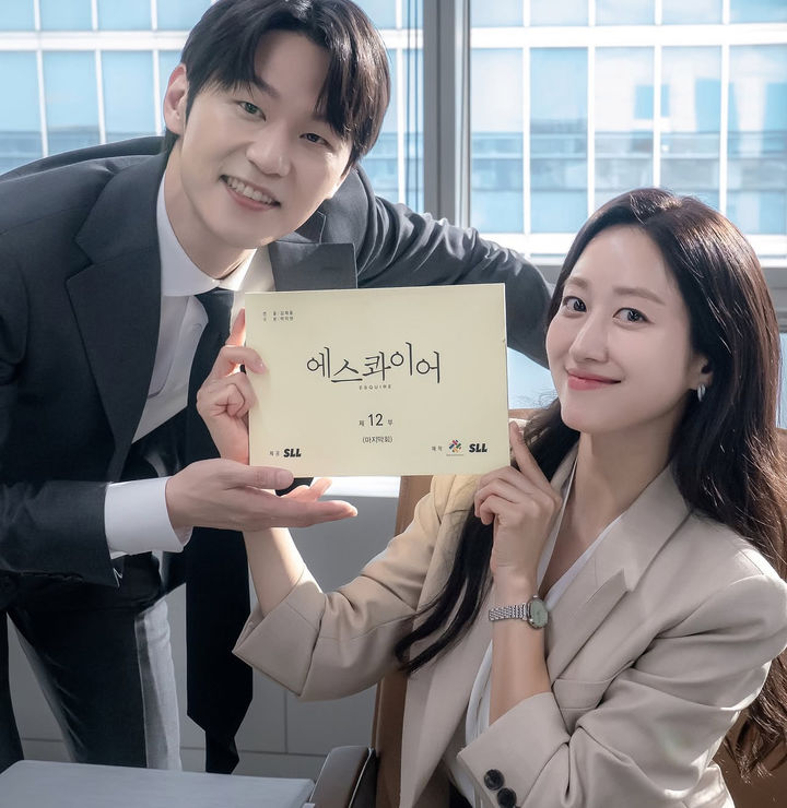 [서울=뉴시스] 배우 전혜빈(오른쪽). (사진=전혜빈 인스타그램 캡처) 2025.09.08. photo@newsis.com *재판매 및 DB 금지