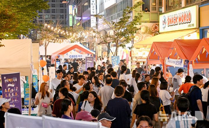 [의정부=뉴시스] 경기 의정부시에서 열린 '제4회 민락맥주축제'.(사진=의정부시 제공)photo@newsis.com