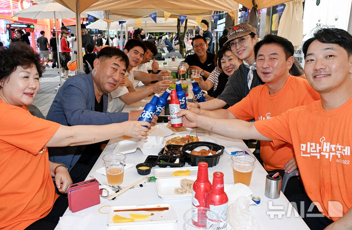 [의정부=뉴시스]경기 의정부시에서 열린 '제4회 민락맥주축제'.(사진=의정부시 제공)photo@newsis.com 