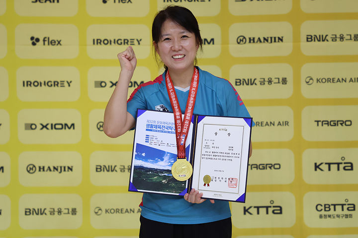 [서울=뉴시스] 대한탁구협회 동호인 대표선수로 선발된 박미영 씨.  (사진=대한탁구협회 제공) *재판매 및 DB 금지