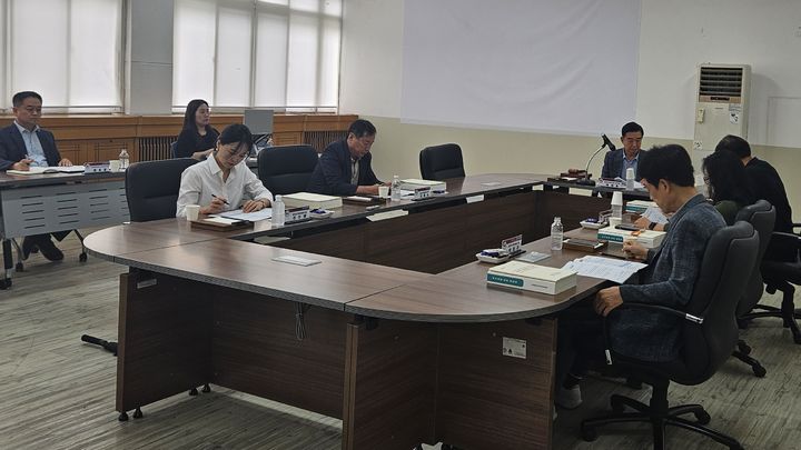 [대전=뉴시스] 조명휘 기자 = 대전자치경찰위원회와 대전경찰청은 8일 자치경찰위원회 회의실에서 정기 안건 회의를 열고 있다. (사진= 대전자치경찰위원회 제공) 2025.09.08. photo@newsis.com *재판매 및 DB 금지