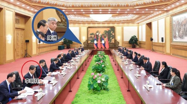  [베이징=신화/뉴시스] 중국 시진핑 주석이 2일 라오스 인민혁명당 통룬 시술릿 총서기와 회담할 때 리밍샹 부부장이 천저우 부부장보다 ‘상석’에 앉아 있는 것을 보여준다고 성도일보가 소개한 사진.2025.09.08. *재판매 및 DB 금지