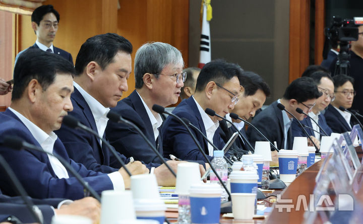 [서울=뉴시스] 황준선 기자 = 이찬진 금융감독원장이 8일 오전 서울 여의도 금융투자협회에서 열린 금융감독원-금융투자회사 CEO 간담회에서 발언하고 있다. 2025.09.08. hwang@newsis.com