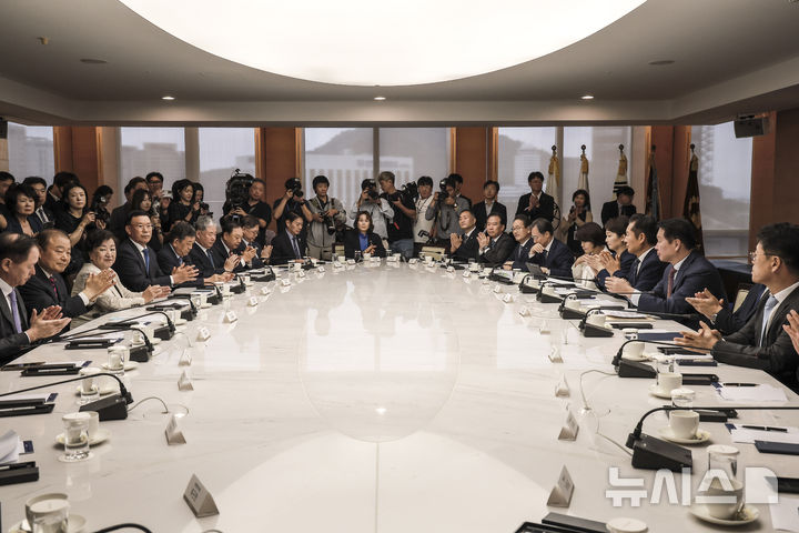 [서울=뉴시스] 정병혁 기자 = 8일 서울 중구 대한상공회의소에서 더불어민주당-대한상공회의소 정책간담회가 열리고 있다. 2025.09.08. jhope@newsis.com