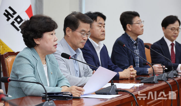 [서울=뉴시스] 김금보 기자 = 조배숙 국민의힘 사법정의수호 및 독재저지 특별위원회 위원장이 8일 오전 서울 여의도 국회에서 열린 전체회의에서 발언을 하고 있다. 2025.09.08. kgb@newsis.com