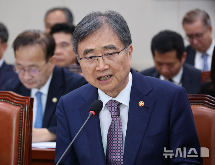[서울=뉴시스] 김금보 기자 = 조현 외교부 장관이 8일 오후 서울 여의도 국회에서 열린 외교통일위원회 전체회의에서 의원 질의에 답하고 있다. 2025.09.08. kgb@newsis.com