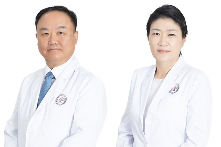 [서울=뉴시스] 한림대학교성심병원은 국내 위암 수술 분야 권위자인 김병식·김희성 교수를 초빙하고 지난 1일부터 본격적인 진료를 시작했다고 9일 밝혔다. 사진은 한림대학교성심병원 외과 김병식 교수(왼쪽)와 김희성 교수. (사진=한림대성심병원 제공) 2025.09.09. photo@newsis.com *재판매 및 DB 금지